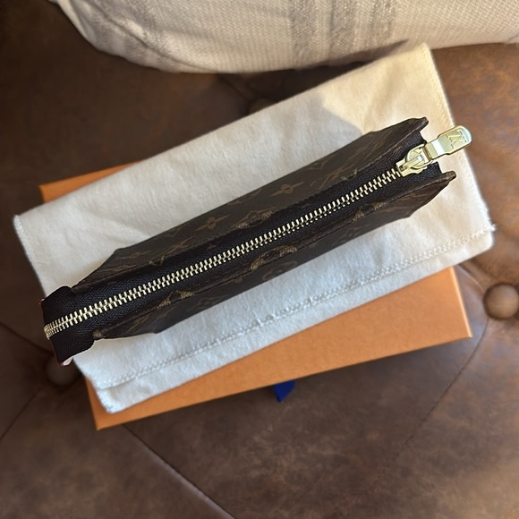 Authentic Louis Vuitton Toiletry Pouch 15 - Picture 10 of 16